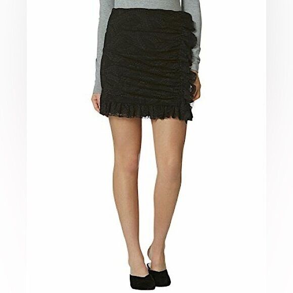 Avec Les Filles Lace Overlay Ruffled Mini Skirt in Black Size Medium NWT - Picture 1 of 8